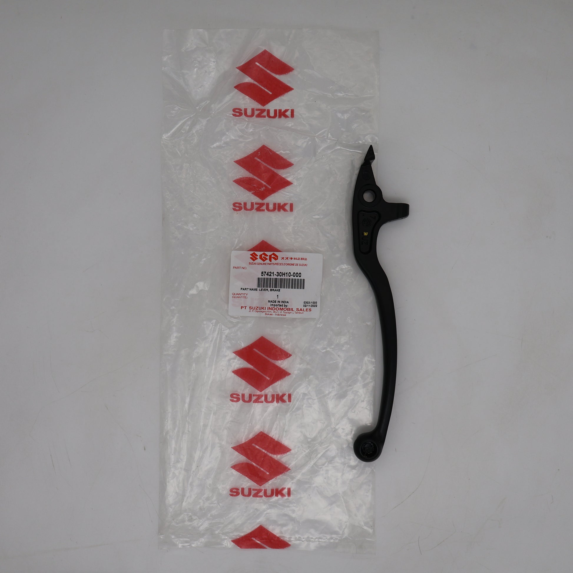Black lever on a white background with Suzuki branding.